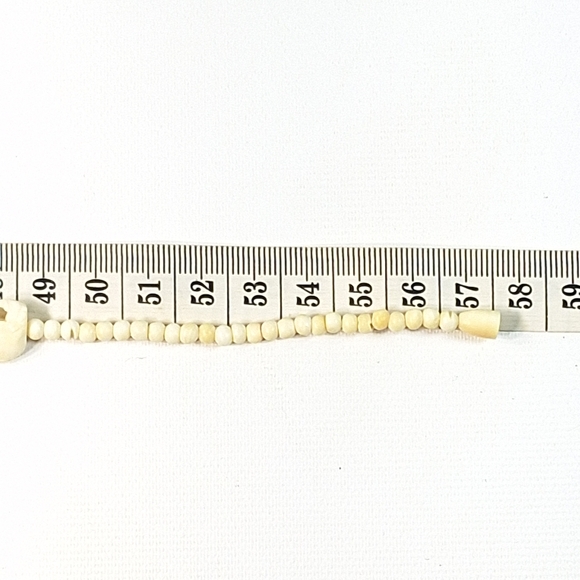 Vintage Faux Ivory Carved Celluloid / Plastic Elephant Pendant Necklace - Picture 10 of 10